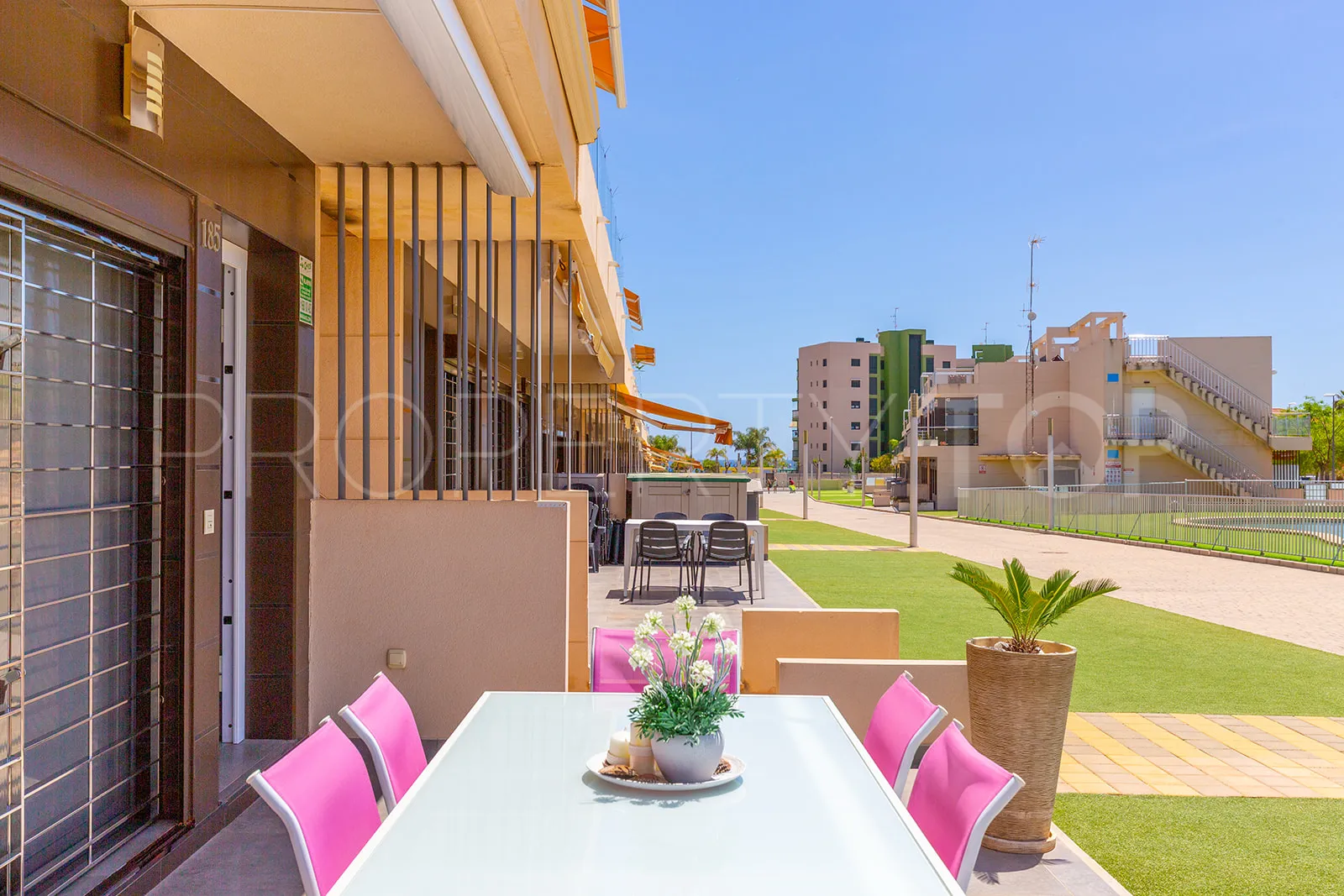 Comprar apartamento en Torre de la Horadada con 4 dormitorios