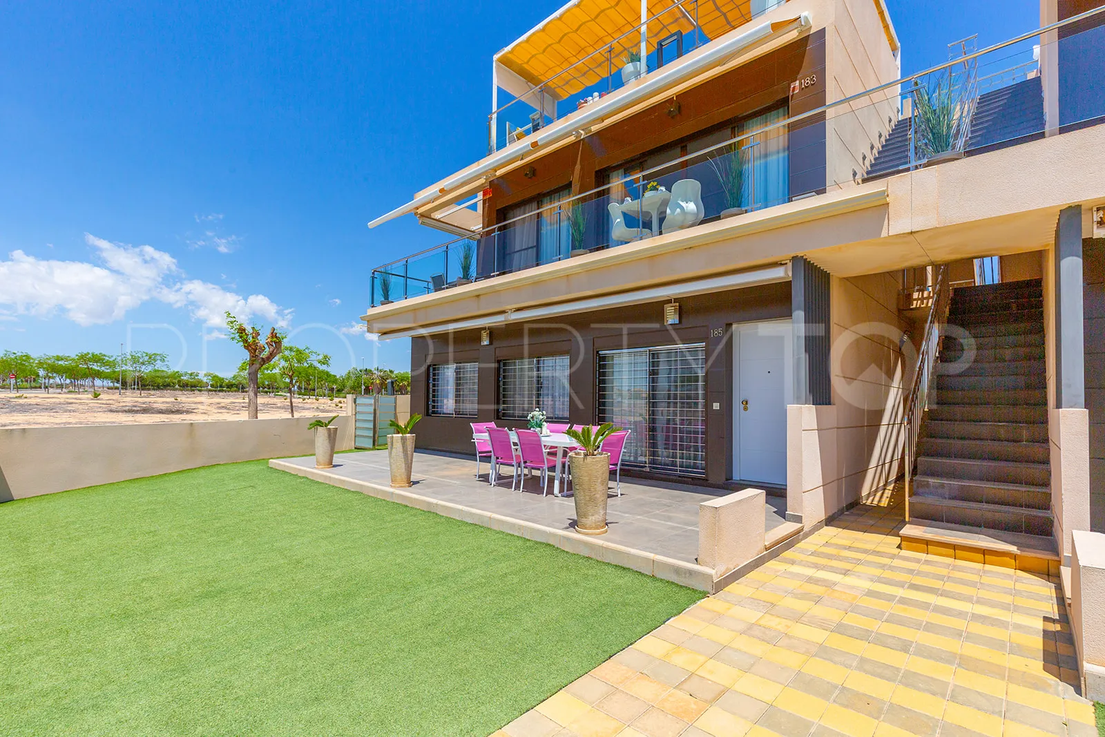 Comprar apartamento en Torre de la Horadada con 4 dormitorios