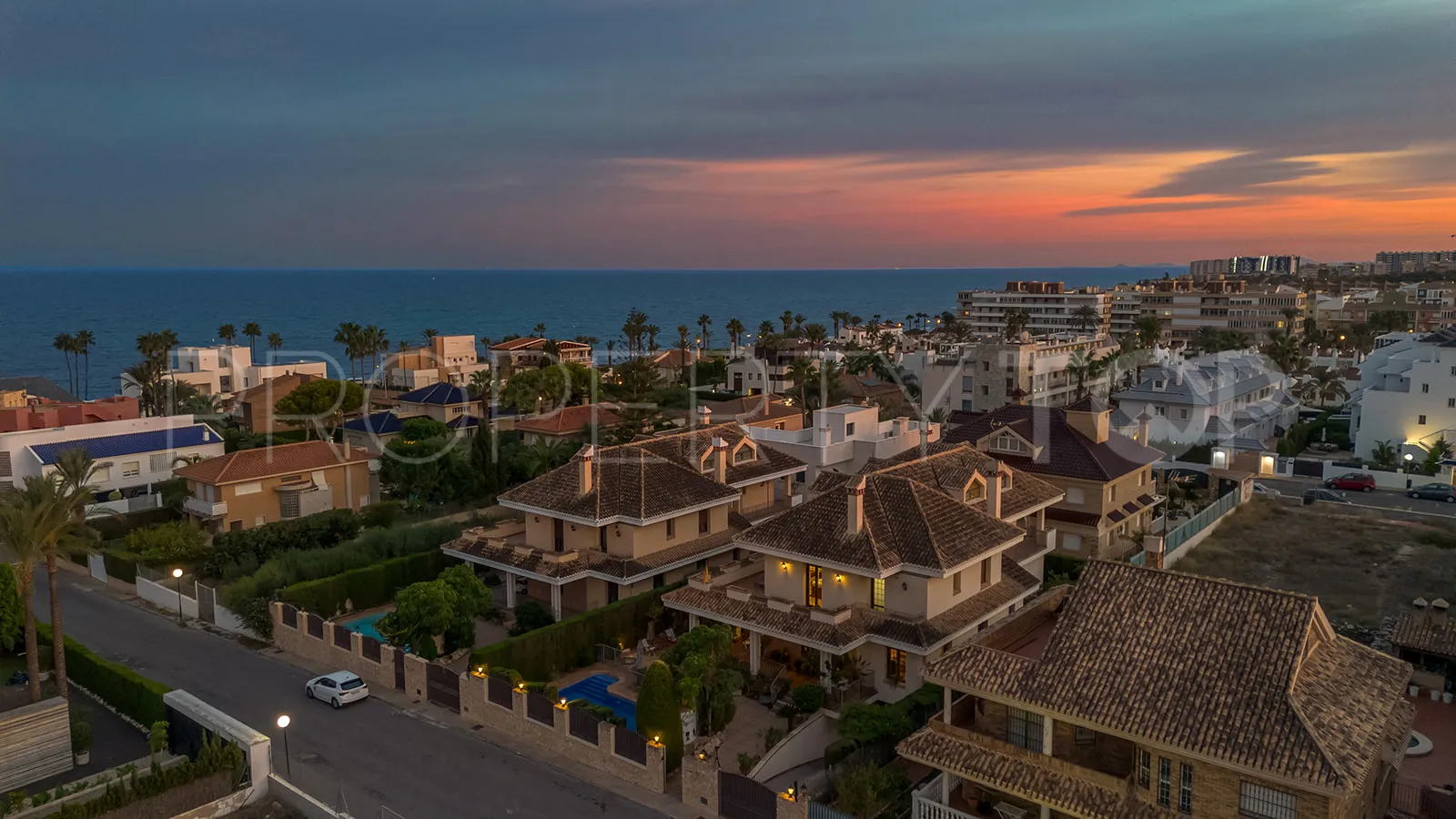 Villa con 6 dormitorios en venta en Torrevieja