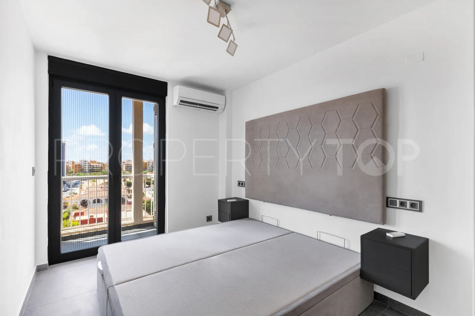Apartamento con 1 dormitorio en venta en Punta Prima