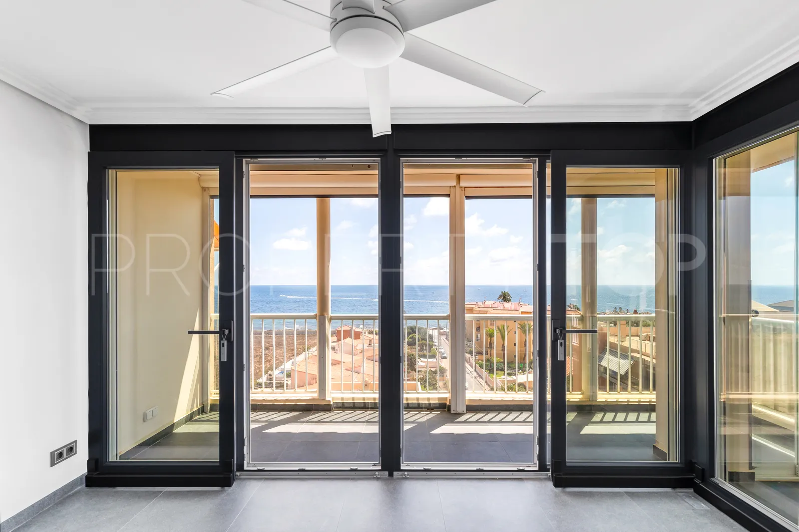 Apartamento con 1 dormitorio en venta en Punta Prima