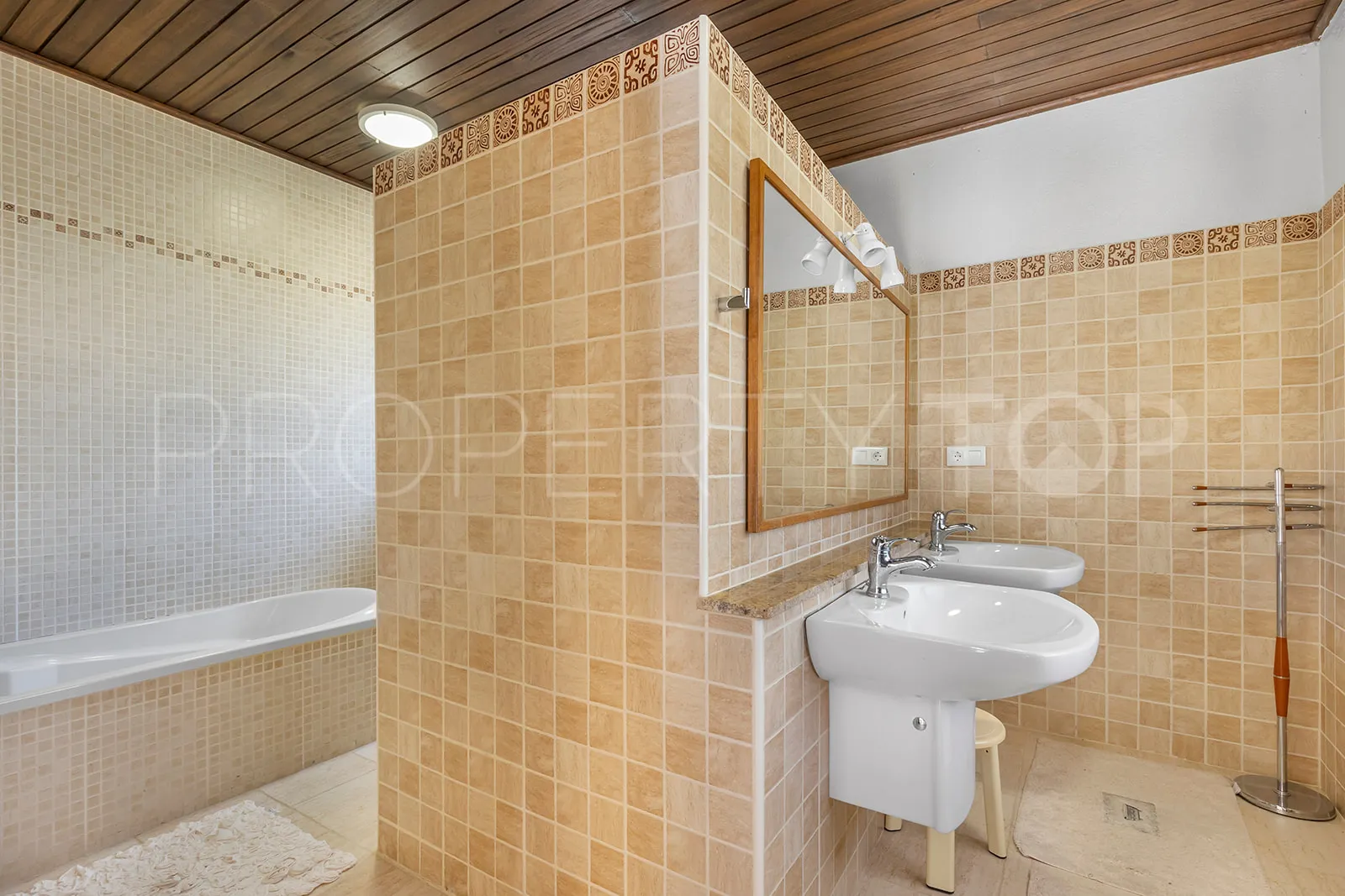 5 bedrooms villa for sale in Rioja