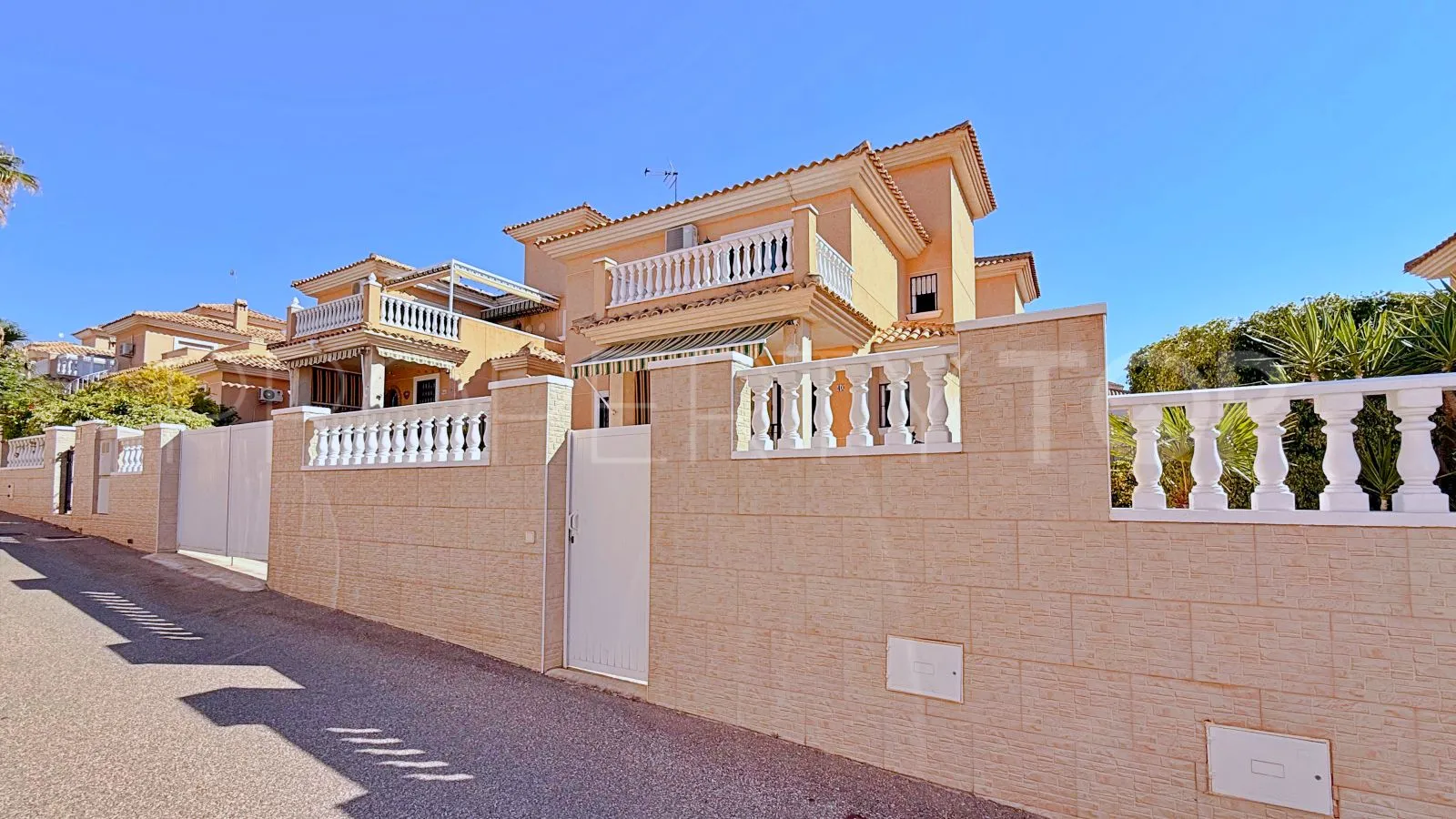 For sale Punta Prima 4 bedrooms villa