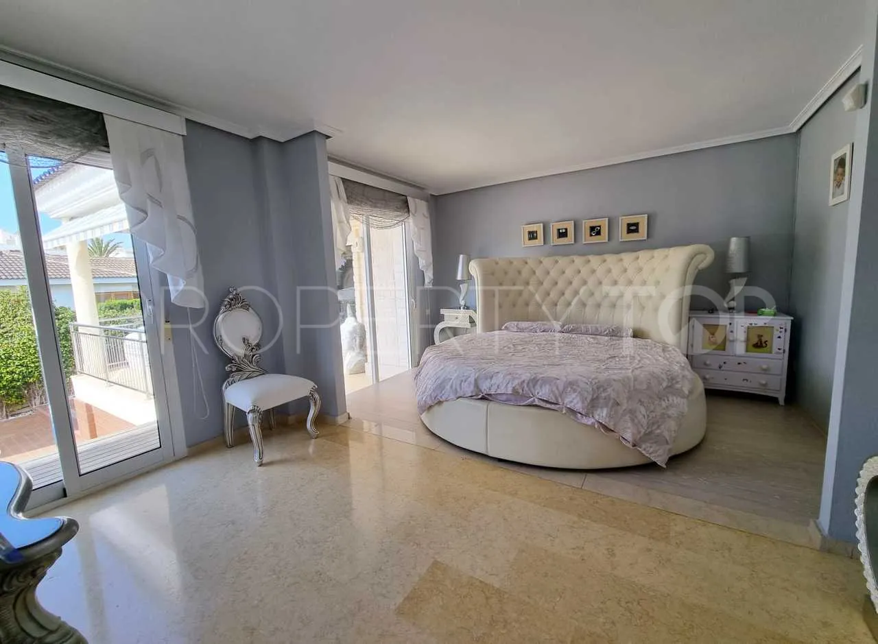Se vende villa de 5 dormitorios en La Mata