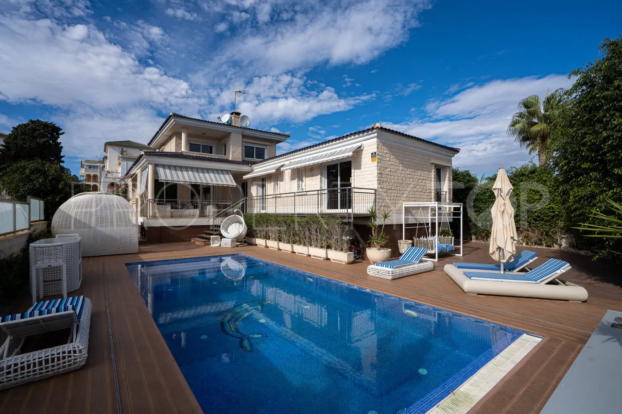 Se vende villa de 5 dormitorios en La Mata