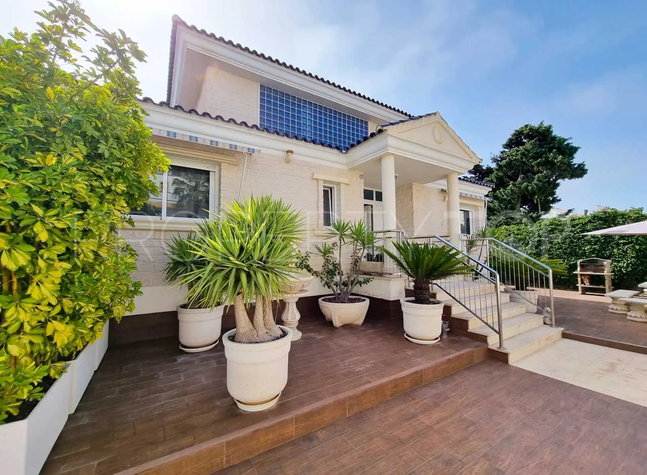 Se vende villa de 5 dormitorios en La Mata