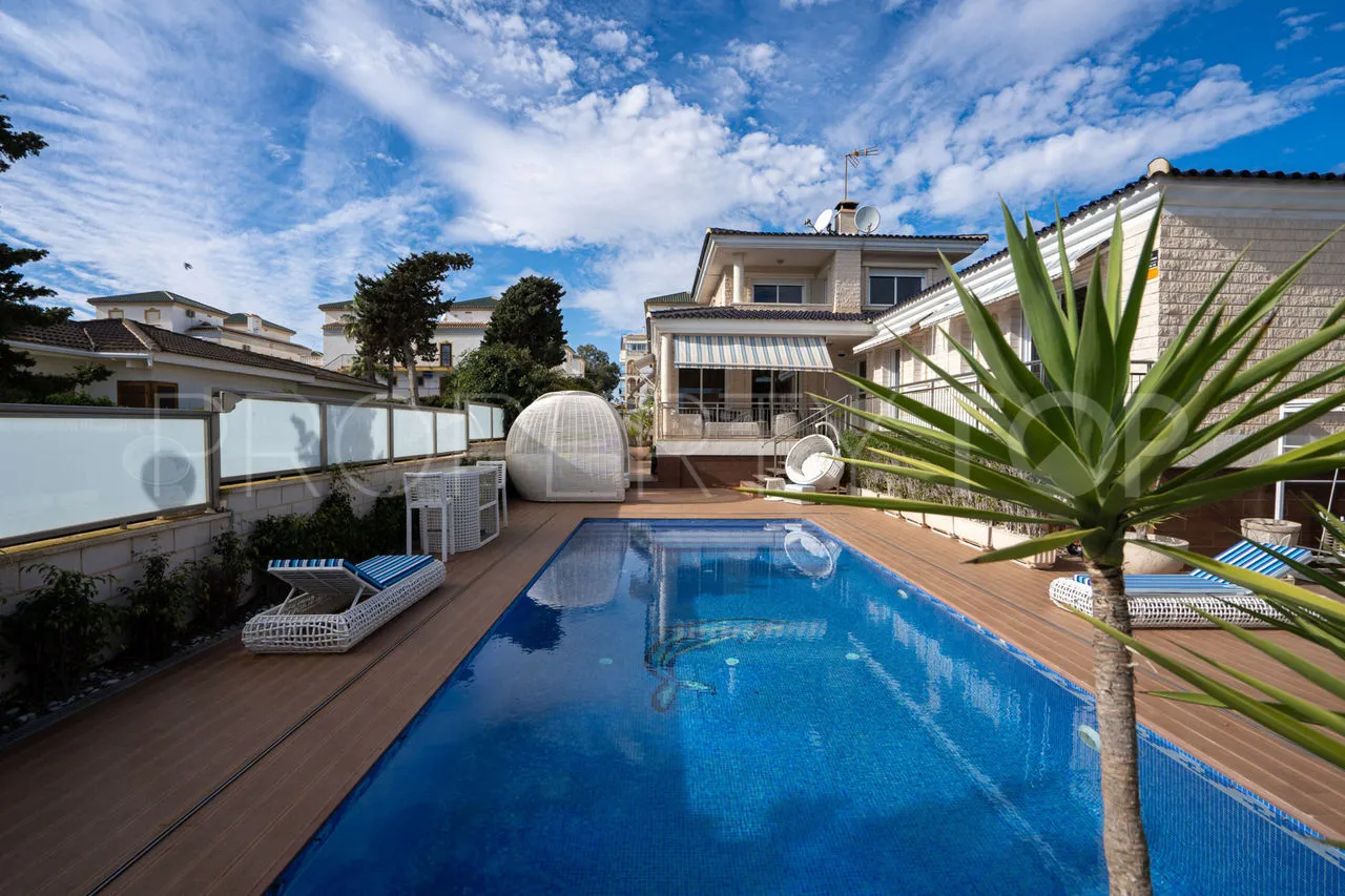 Se vende villa de 5 dormitorios en La Mata