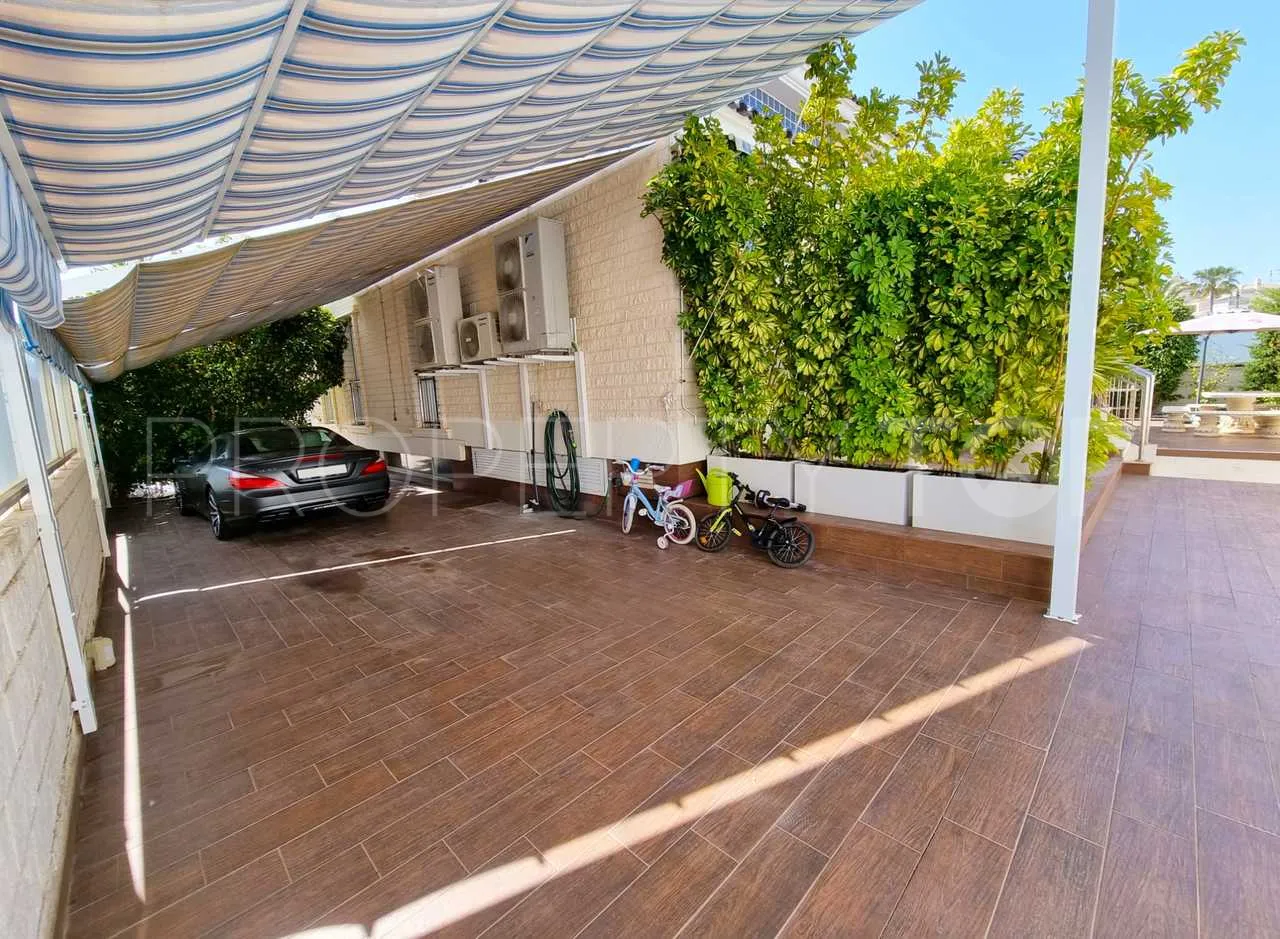 Se vende villa de 5 dormitorios en La Mata