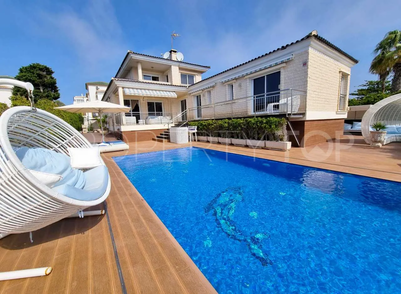Se vende villa de 5 dormitorios en La Mata