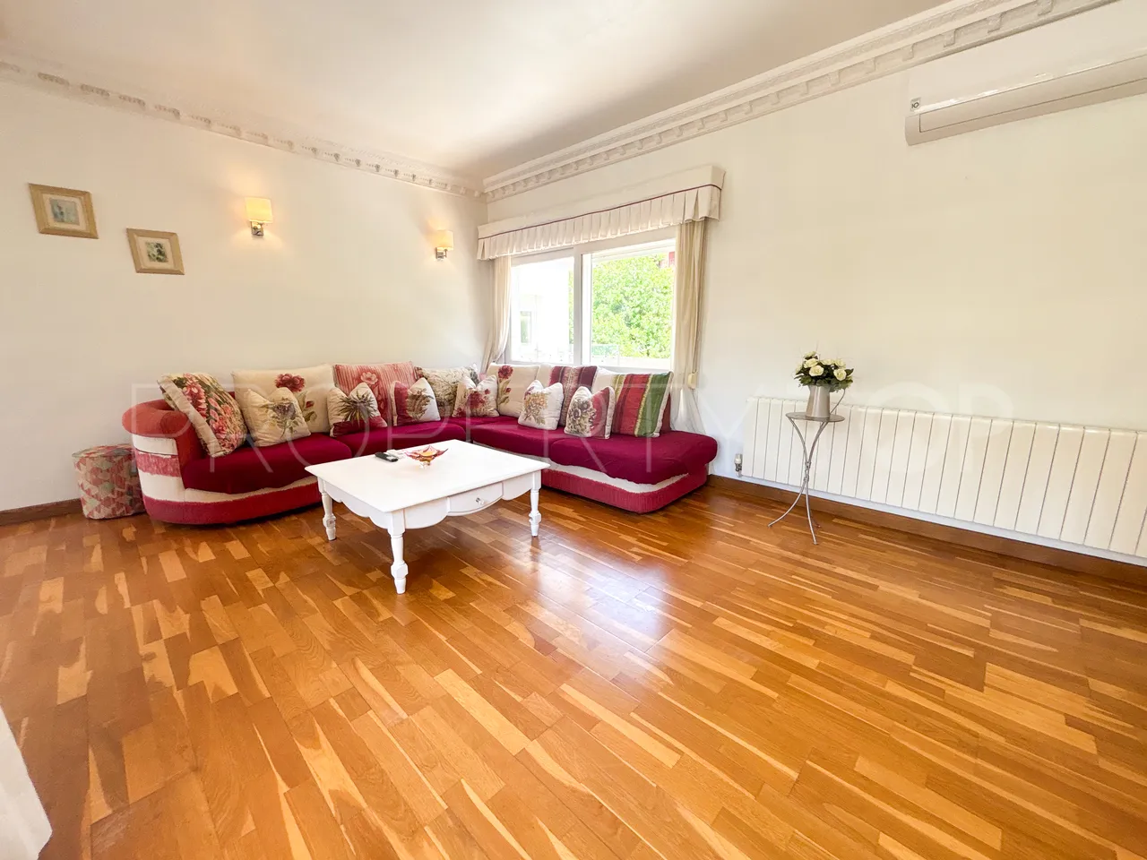 Villa a la venta de 7 dormitorios en Villamartin