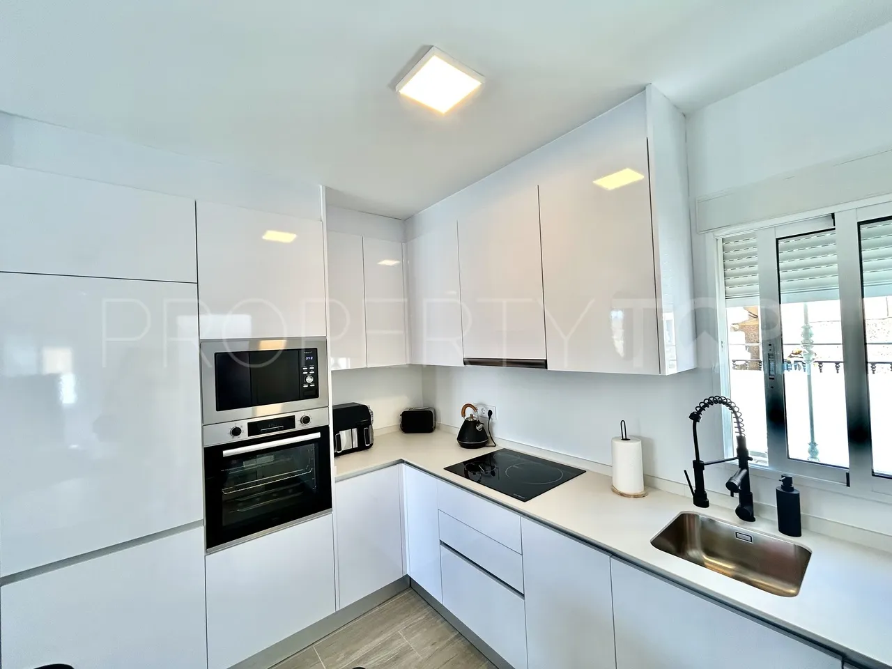 For sale Rioja villa with 5 bedrooms