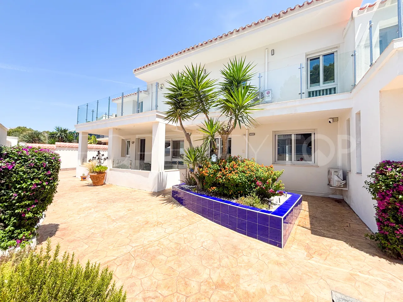 Villa a la venta de 7 dormitorios en Villamartin