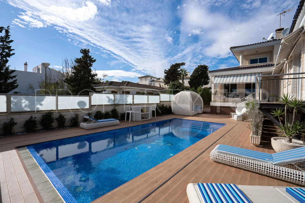 Se vende villa de 5 dormitorios en La Mata
