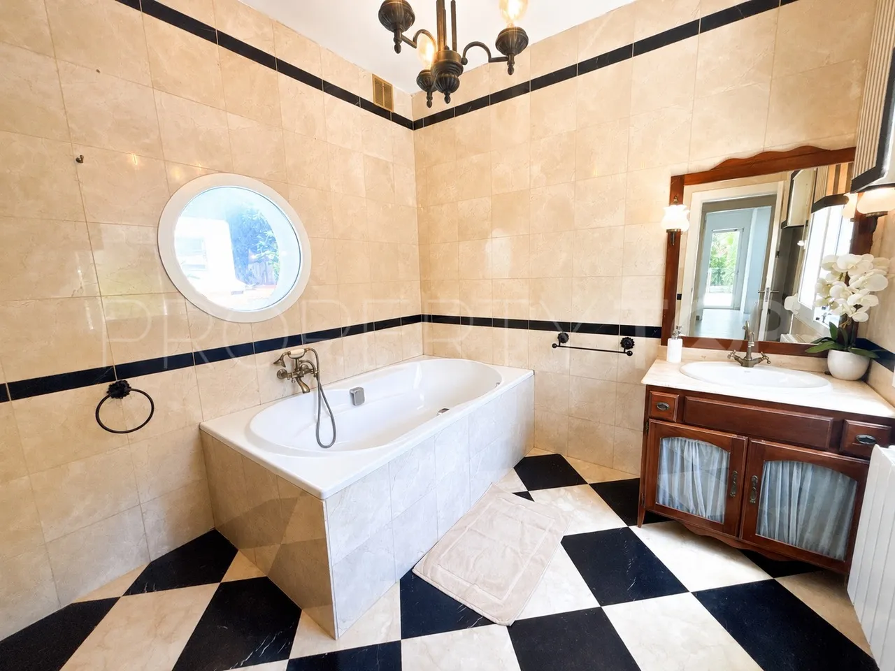 Villa a la venta de 7 dormitorios en Villamartin