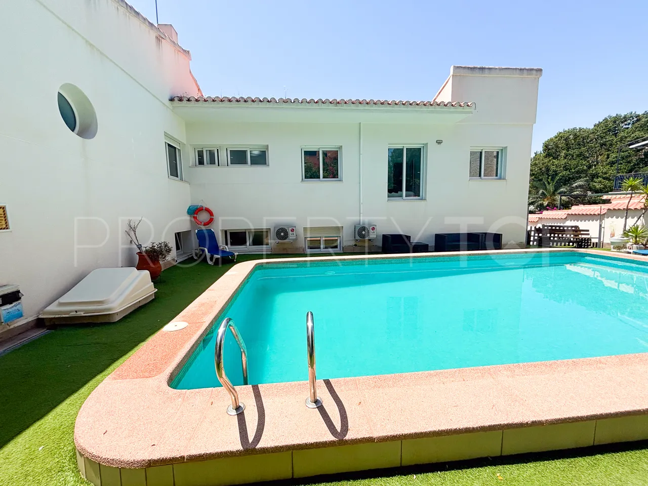 Villa a la venta de 7 dormitorios en Villamartin