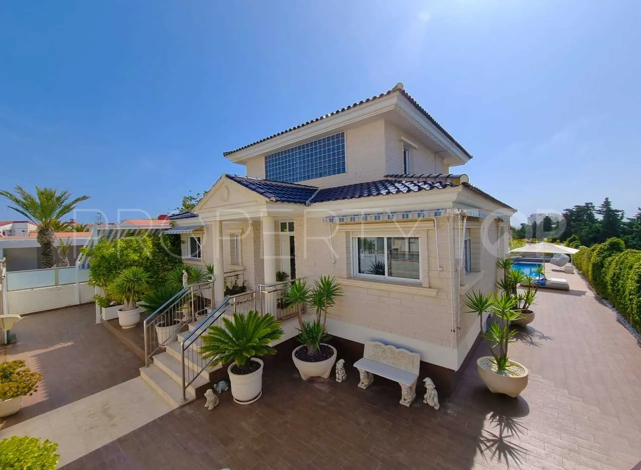 Se vende villa de 5 dormitorios en La Mata