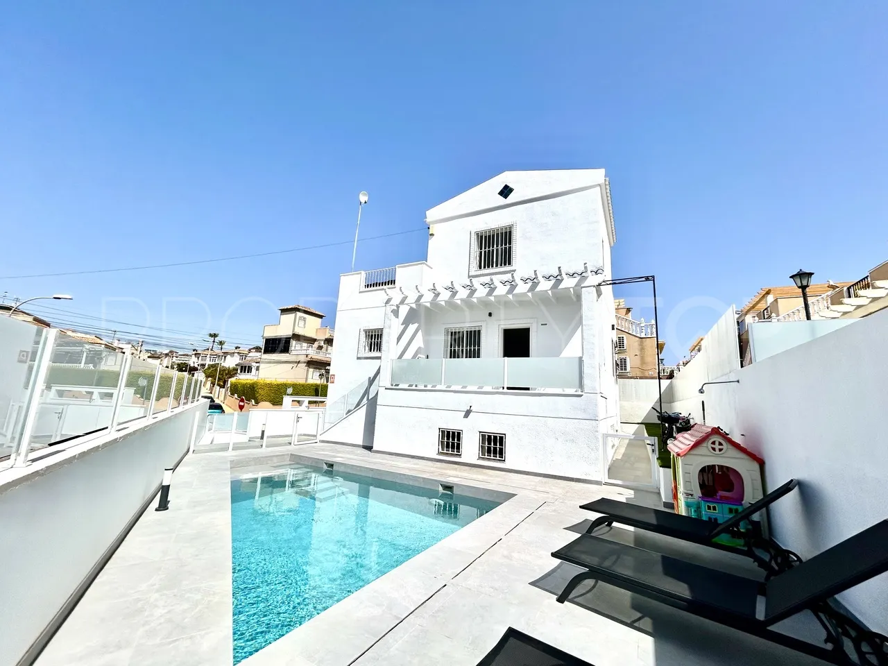 For sale Rioja villa with 5 bedrooms