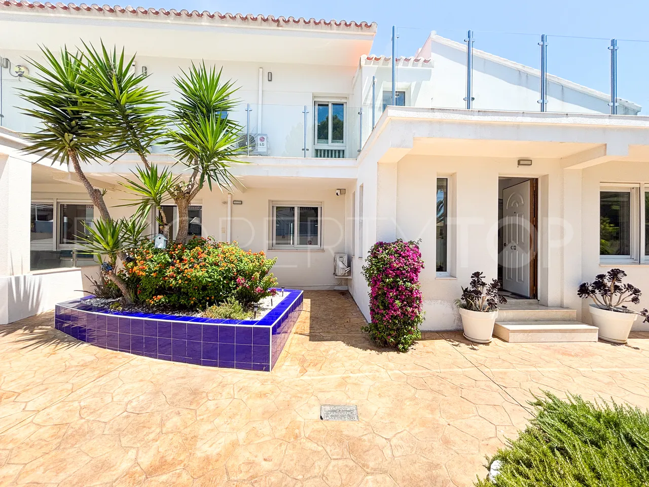 Villa a la venta de 7 dormitorios en Villamartin