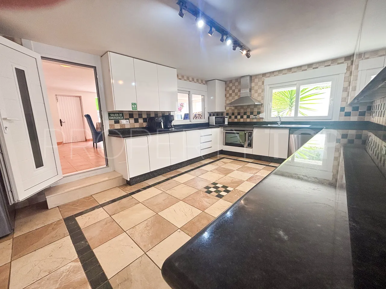 Villa a la venta de 7 dormitorios en Villamartin