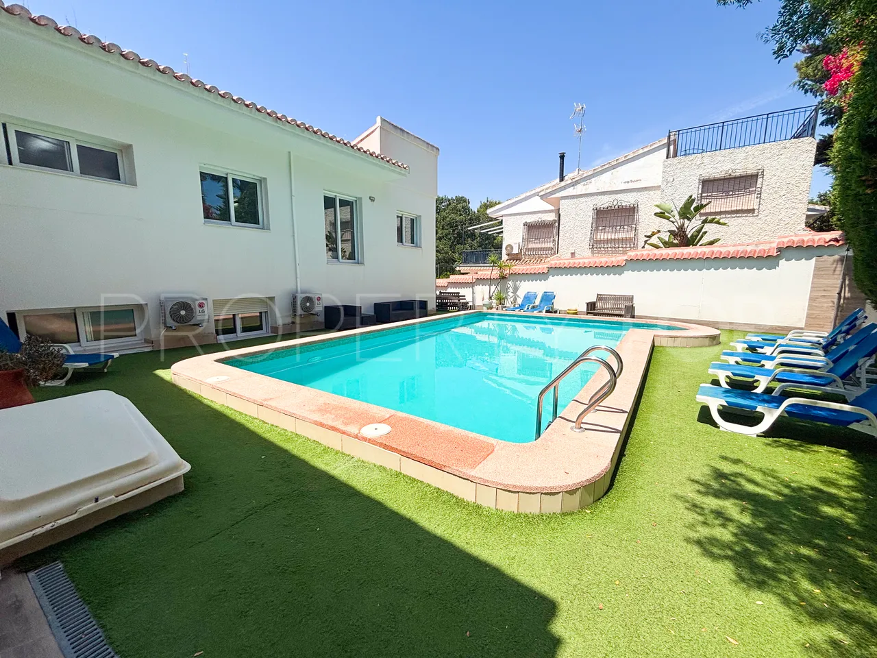 Villa a la venta de 7 dormitorios en Villamartin