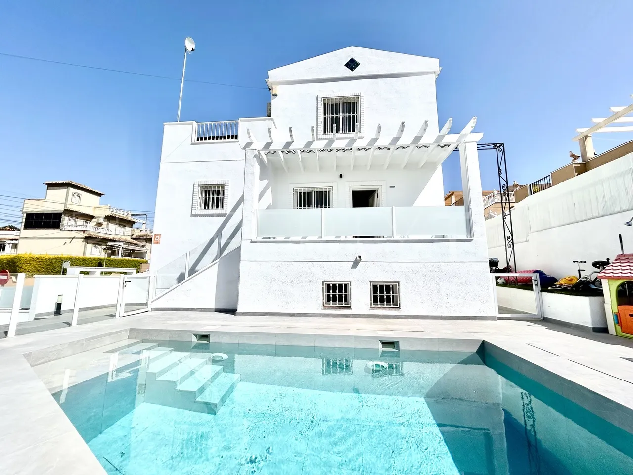For sale Rioja villa with 5 bedrooms