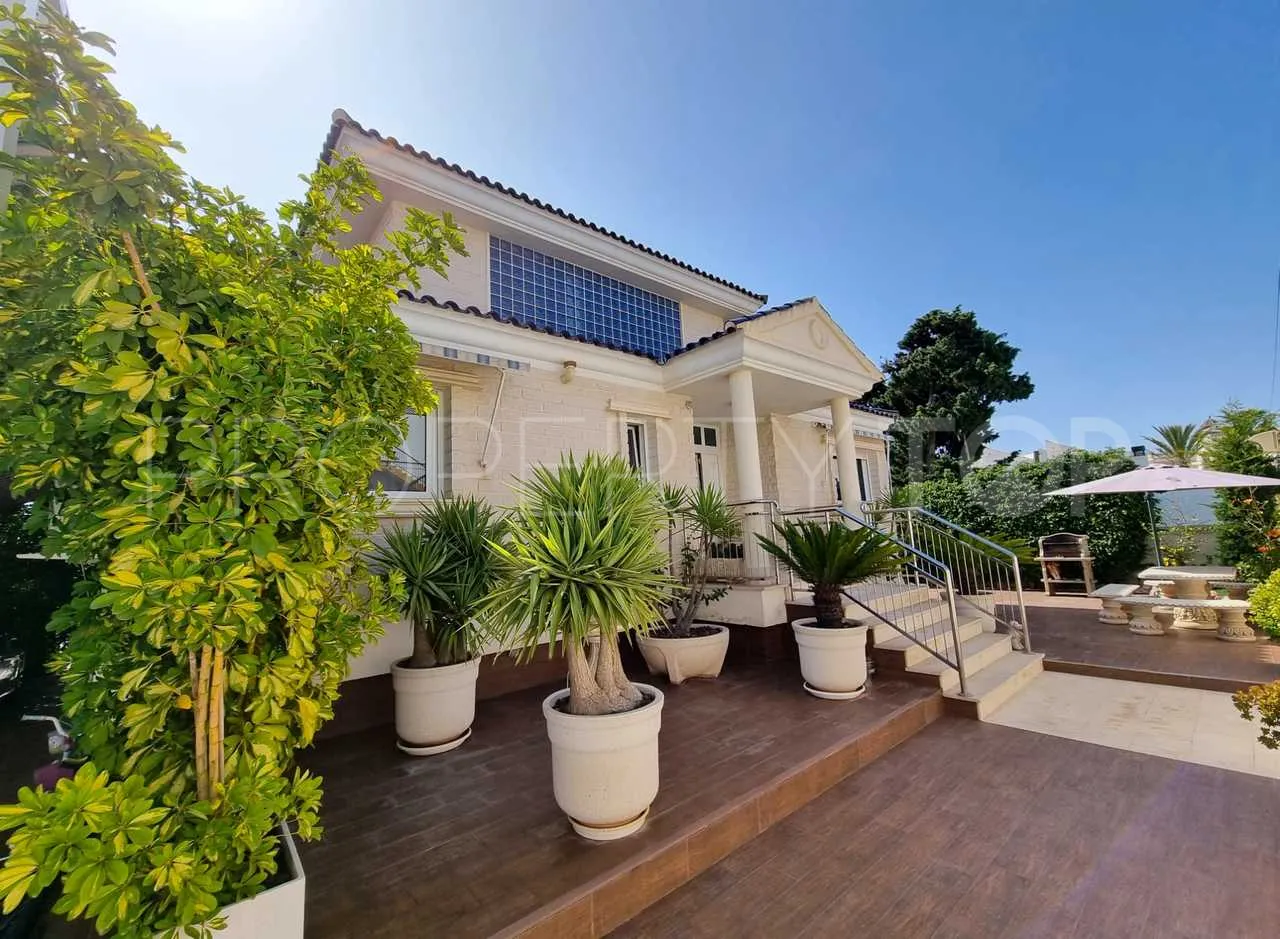 Se vende villa de 5 dormitorios en La Mata