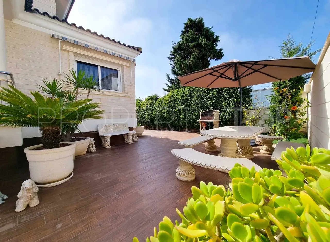 Se vende villa de 5 dormitorios en La Mata