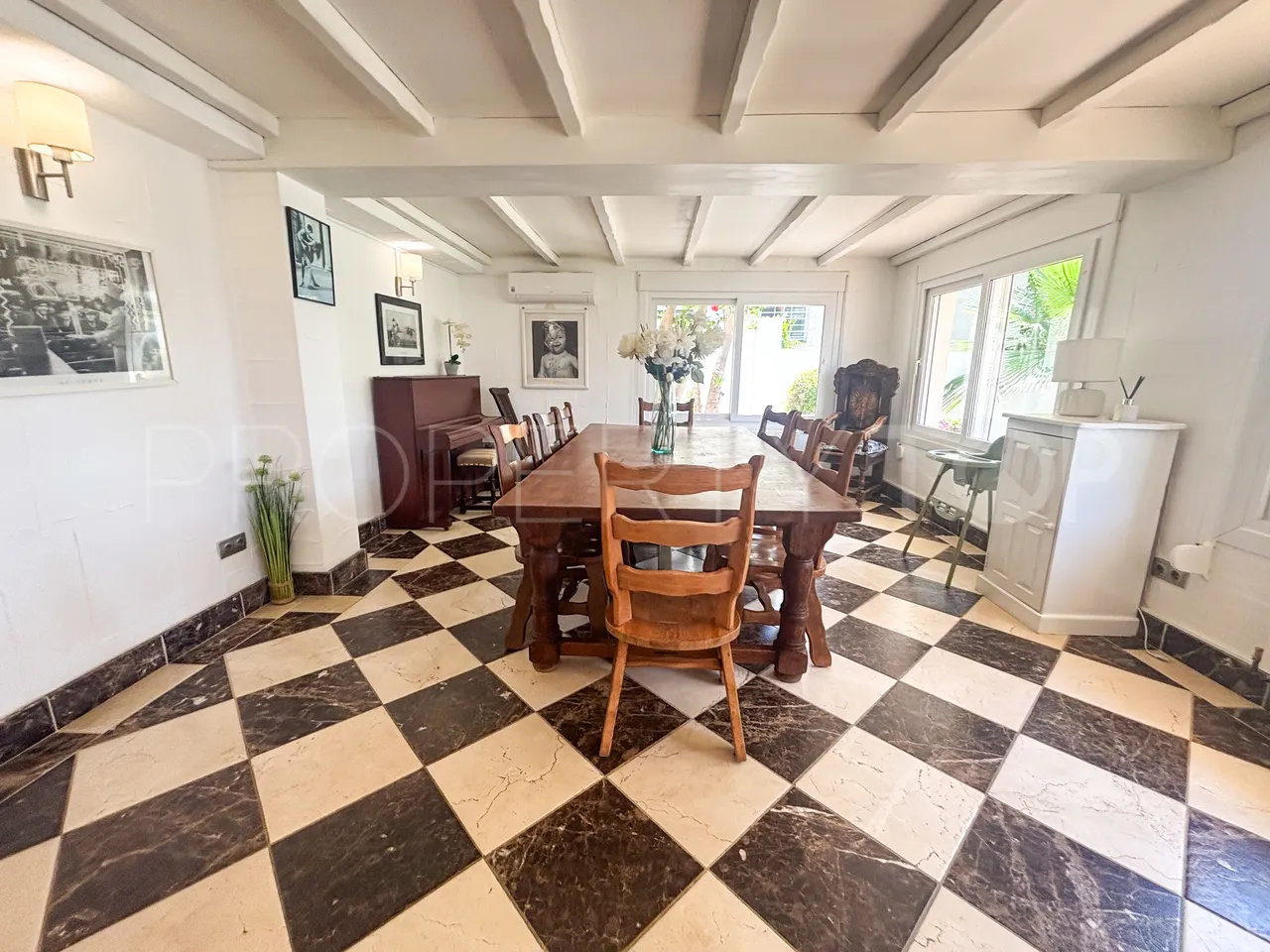 Villa a la venta de 7 dormitorios en Villamartin