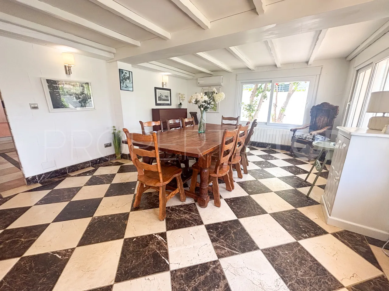 Villa a la venta de 7 dormitorios en Villamartin