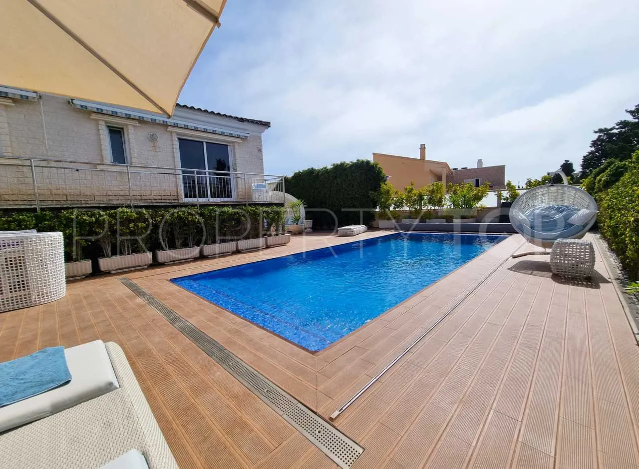 Se vende villa de 5 dormitorios en La Mata