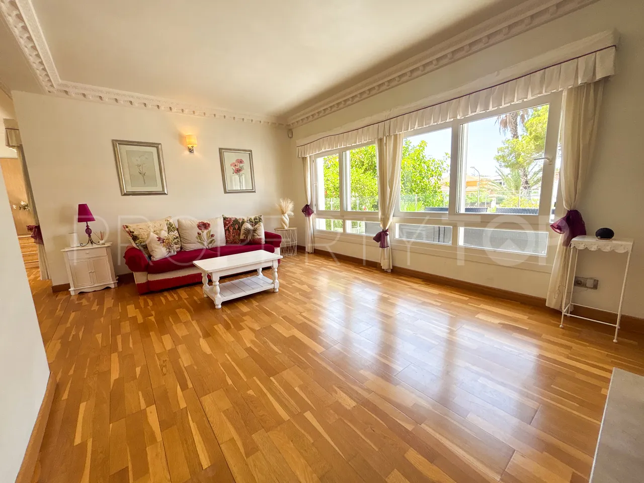 Villa a la venta de 7 dormitorios en Villamartin