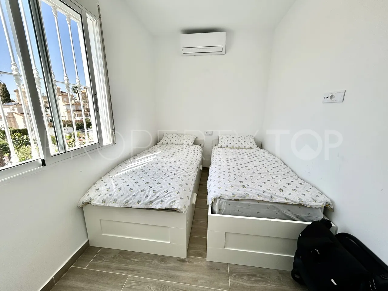 For sale Rioja villa with 5 bedrooms