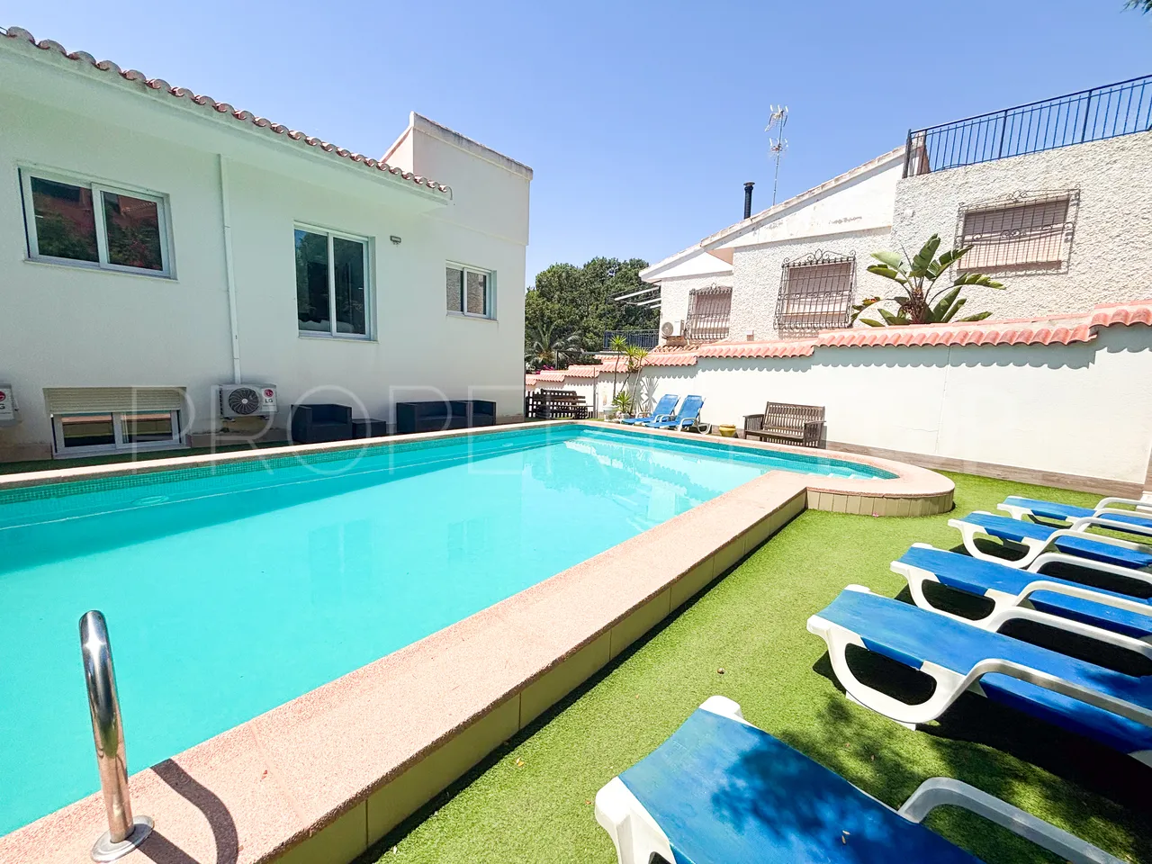 Villa a la venta de 7 dormitorios en Villamartin