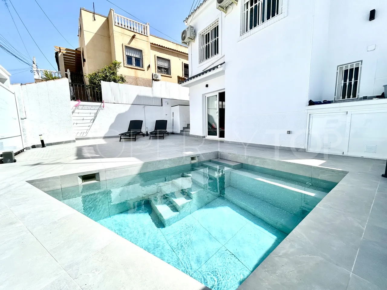 For sale Rioja villa with 5 bedrooms