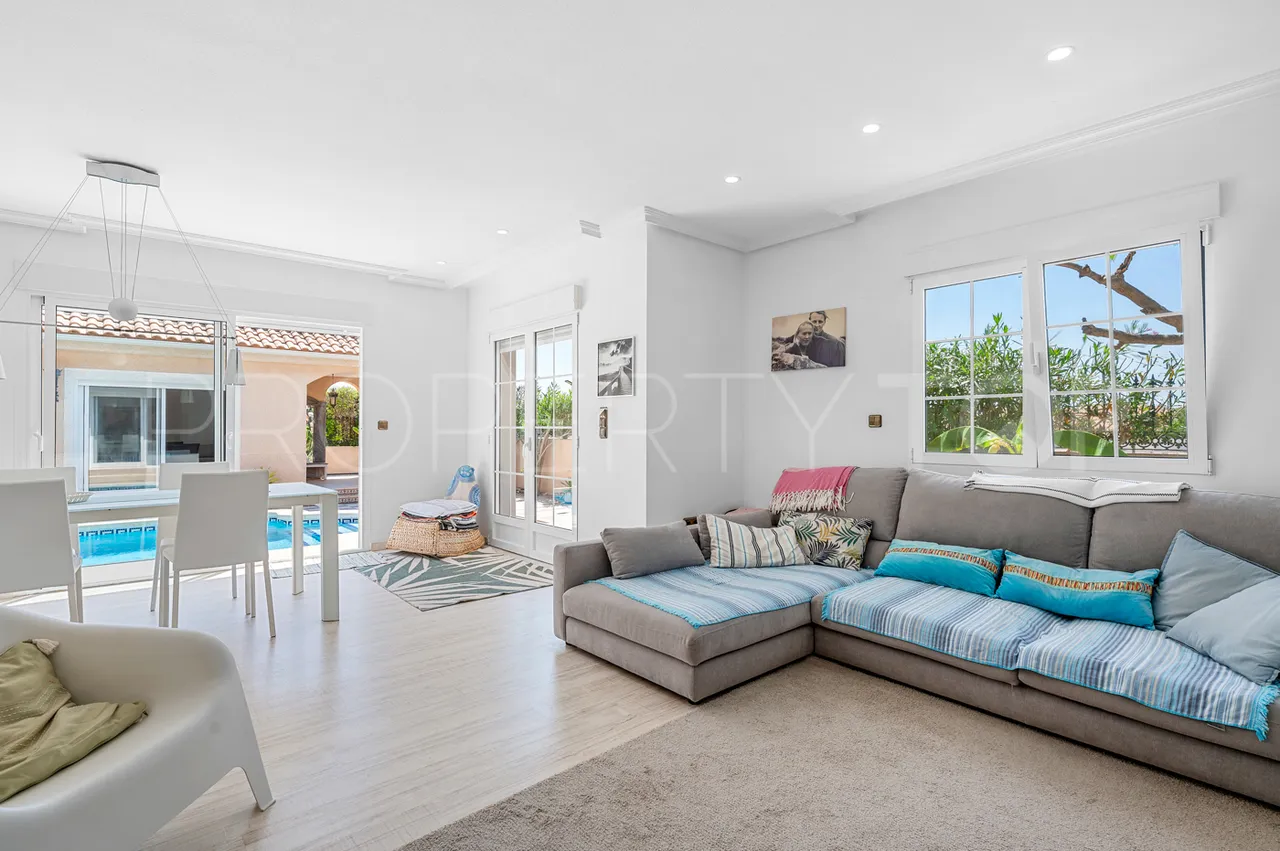 7 bedrooms villa in Torre de la Horadada for sale