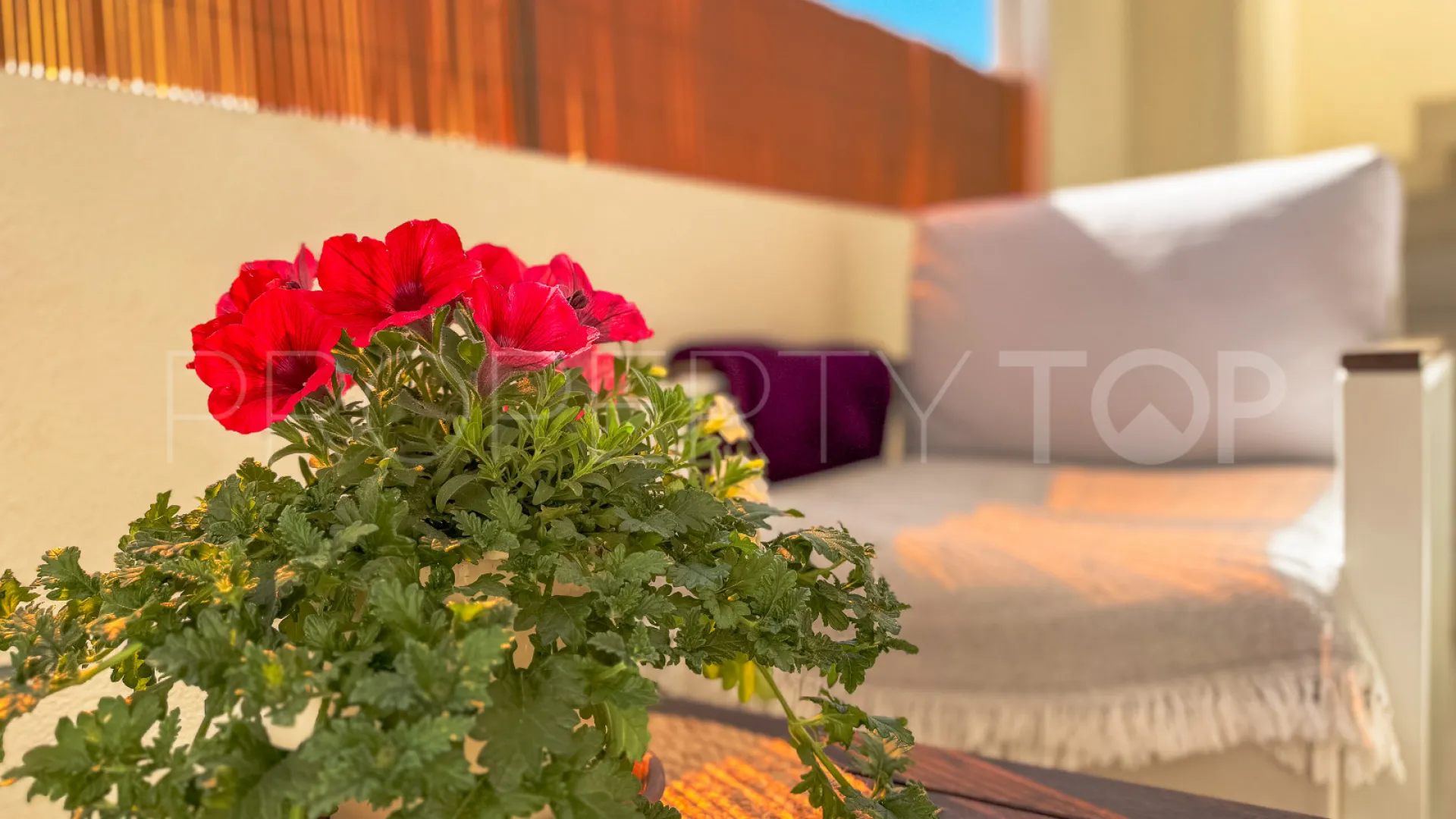 Buy apartment in Los Altos de Marbella