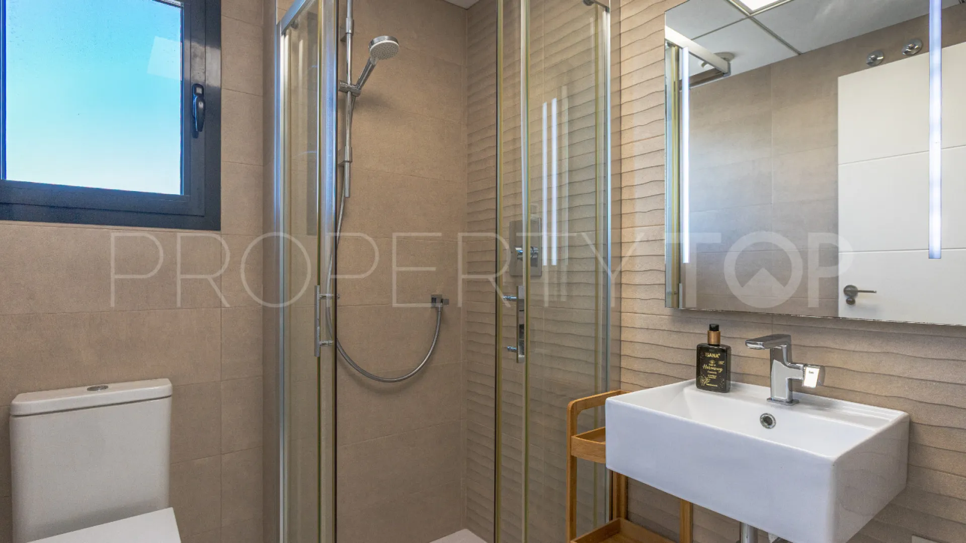 Buy apartment in Los Altos de Marbella
