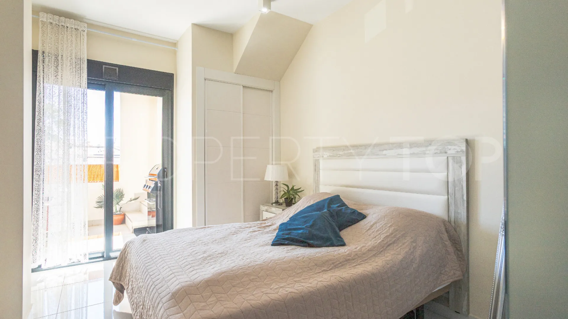 Buy apartment in Los Altos de Marbella