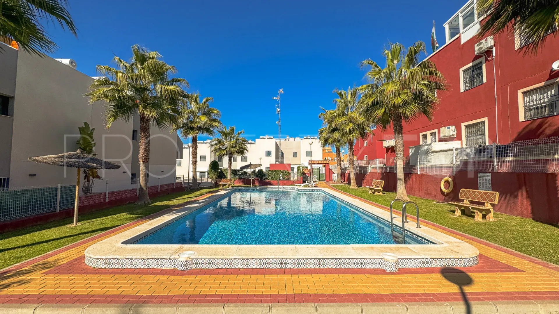 Buy apartment in Los Altos de Marbella