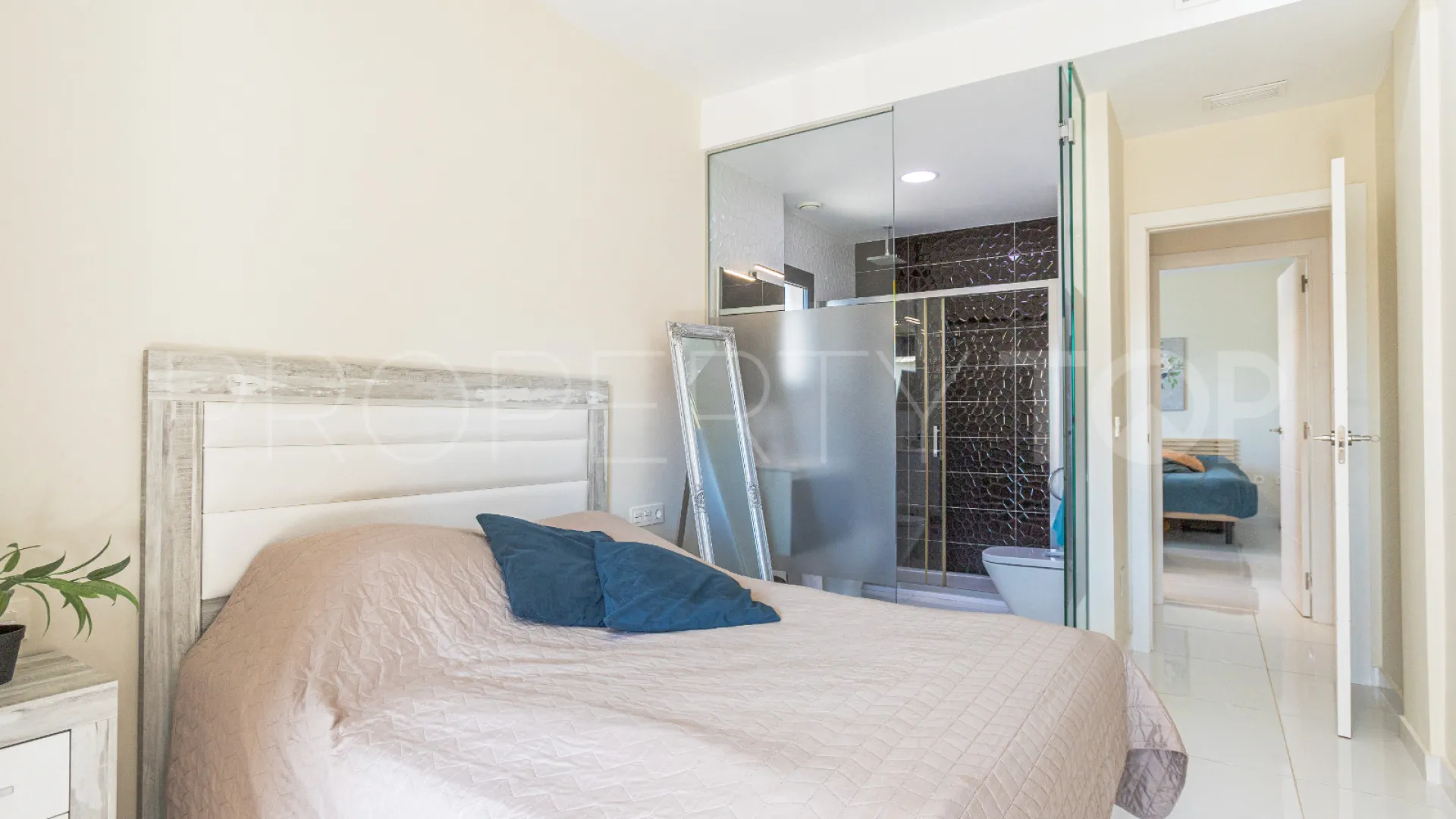 Buy apartment in Los Altos de Marbella