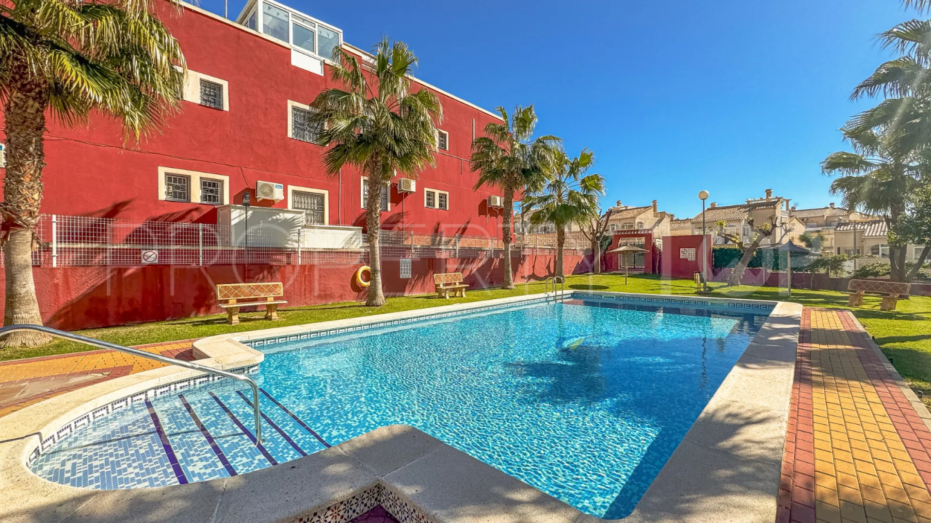Buy apartment in Los Altos de Marbella