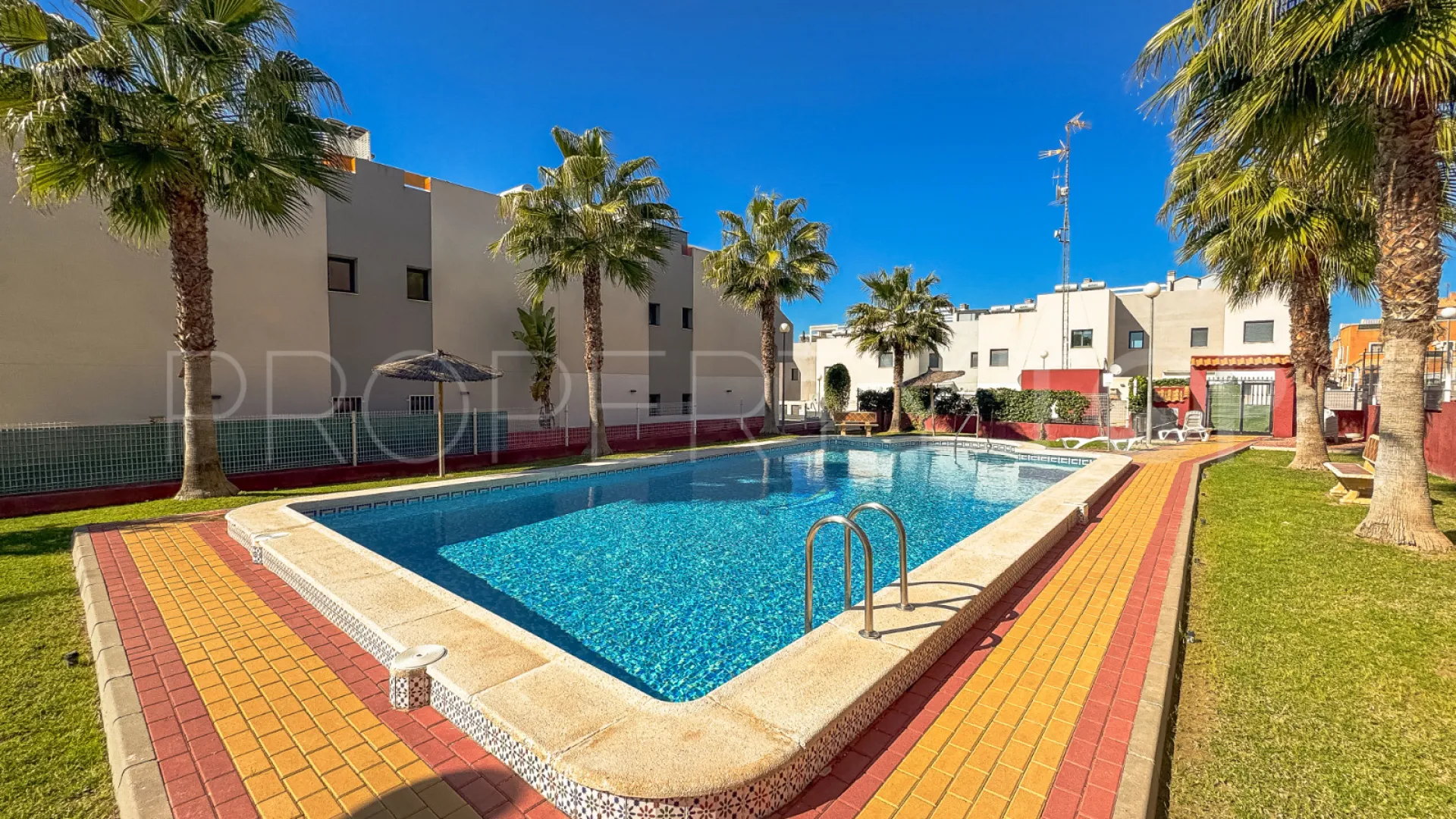 Buy apartment in Los Altos de Marbella