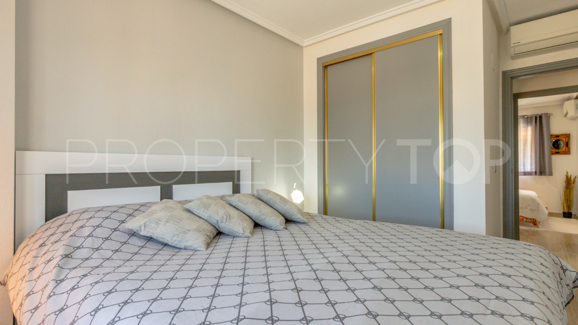 Se vende apartamento de 2 dormitorios en Rioja