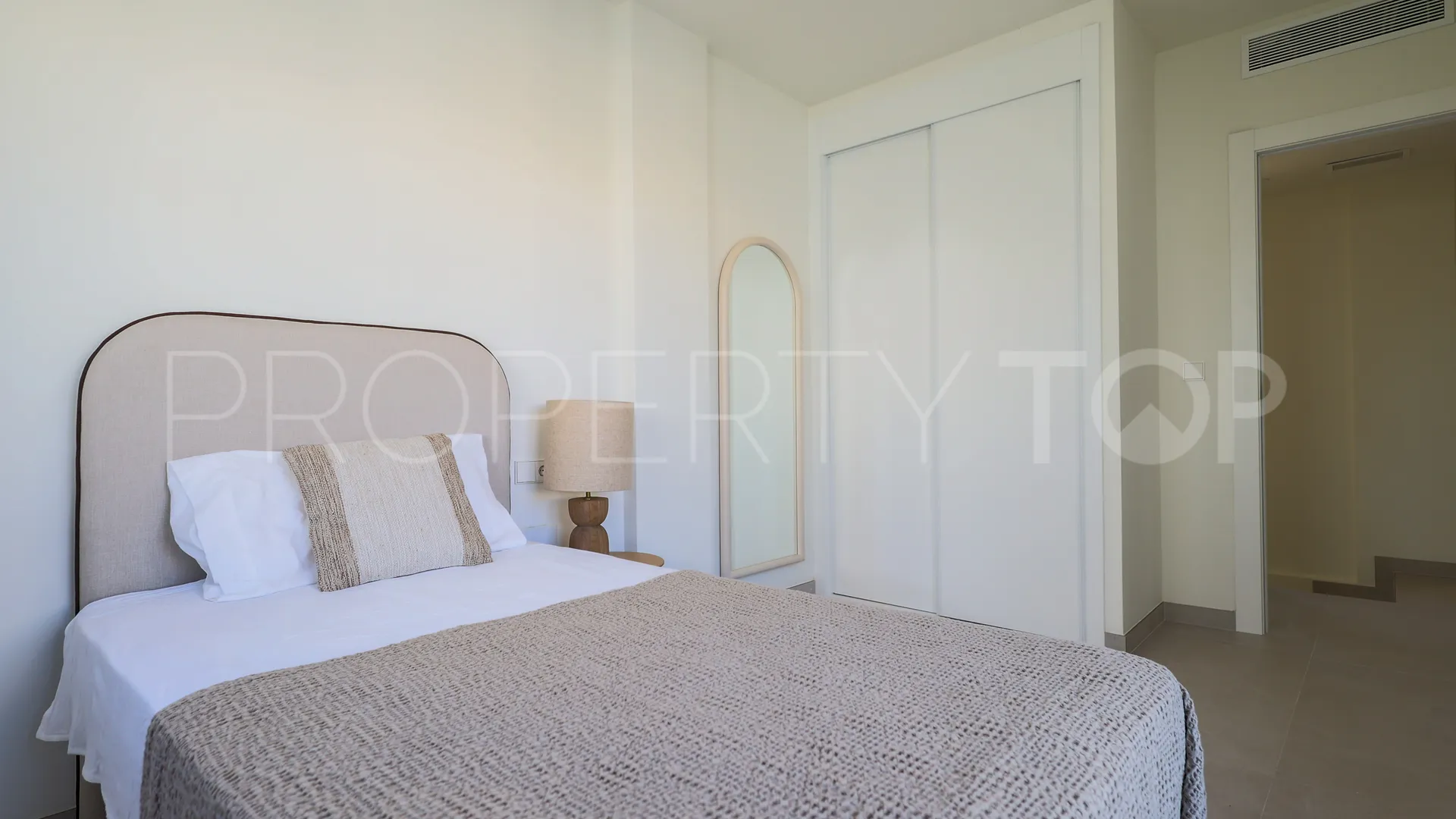 Comprar villa en Rioja con 3 dormitorios