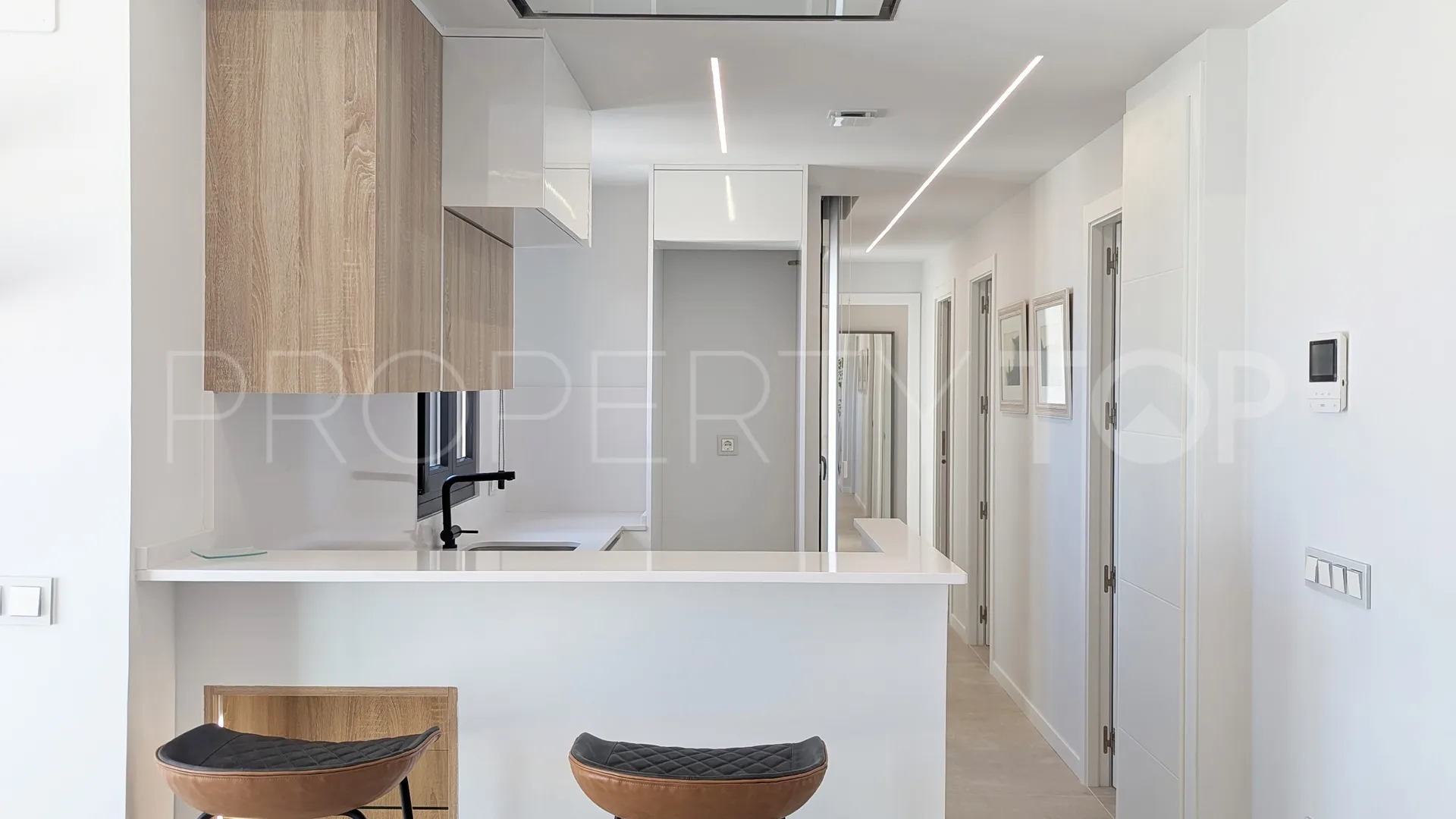 Apartamento de 2 dormitorios en venta en Denia