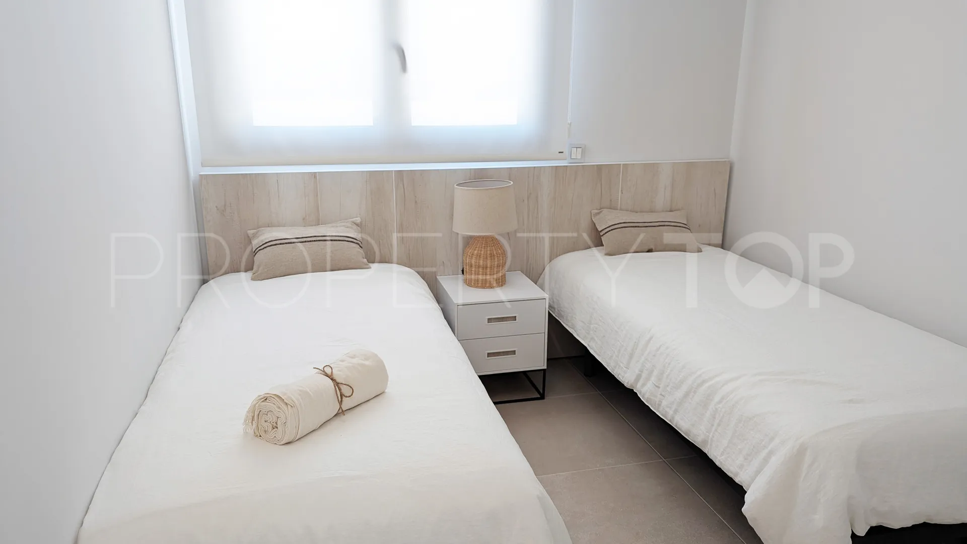 Apartamento de 2 dormitorios en venta en Denia
