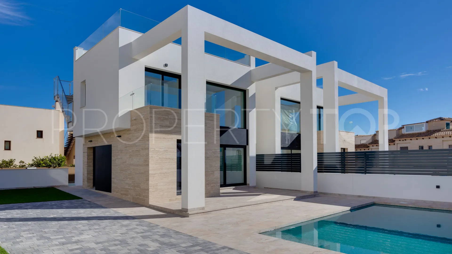 For sale Torrevieja town house with 4 bedrooms
