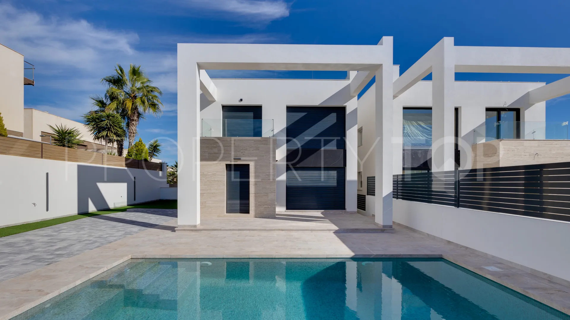 For sale Torrevieja town house with 4 bedrooms