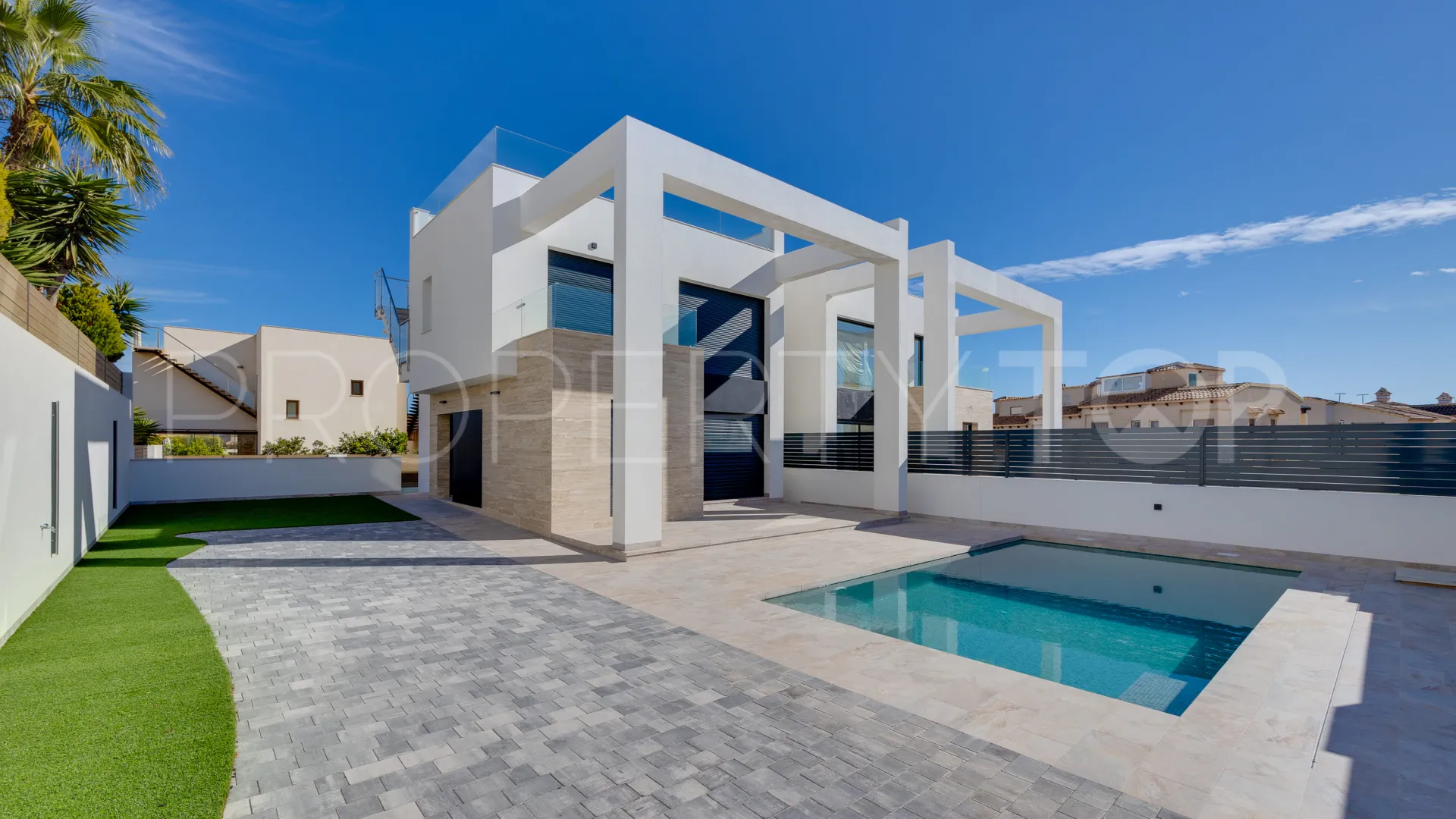 For sale Torrevieja town house with 4 bedrooms