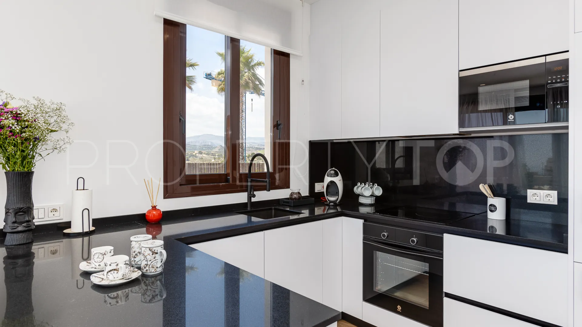 Se vende villa en Cala de Finestrat con 3 dormitorios